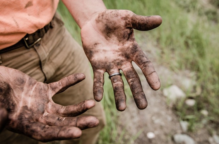 hand_dirt_dirty_hard_work_dirty_hand-1409231